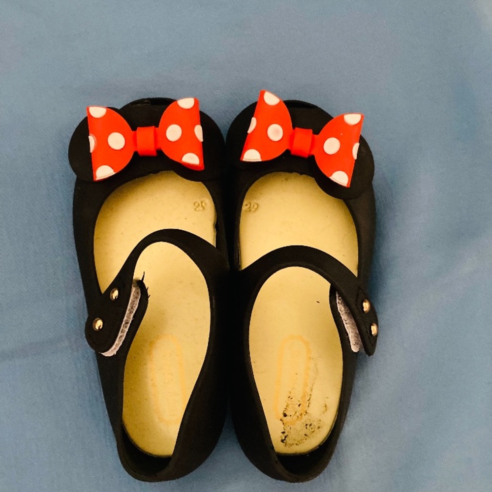 Toddler, Black Mary Jane Style shoes, with red/white bows.